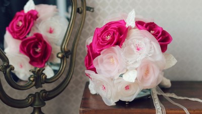 عمل المرأة المسلمة و إنفاقها علي بيتها في الميزان