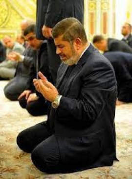 إلى الرئيس محمد مرسي... وجب أن يعزلوك...