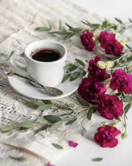خرْسٌ إذَا نُودُوا كأن لَمْ يَعْلَمُوا